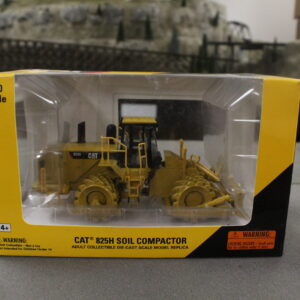 Norscot 55165 CAT 825H Soil Compactor 1:50 scale